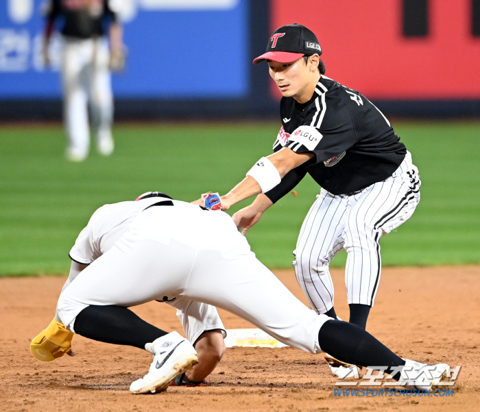 'LG PO goes 100%' Austin upset three-run  Son Joo-young 5.1 scoreless innings  Eli Tuhon's save LG, 6-5 come-from-behind victory. There is one win left for Daegu. Player Benjamin failed KT's cliff edge. 