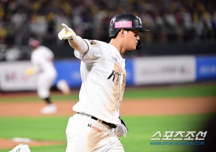 'LG PO goes 100%' Austin upset three-run  Son Joo-young 5.1 scoreless innings  Eli Tuhon's save LG, 6-5 come-from-behind victory. There is one win left for Daegu. Player Benjamin failed KT's cliff edge. 