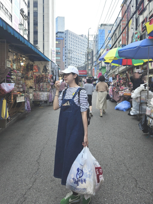 Sung Yu-ri, a housewife, doesn't recognize you..Shopping at traditional markets and cosplaying for the general public