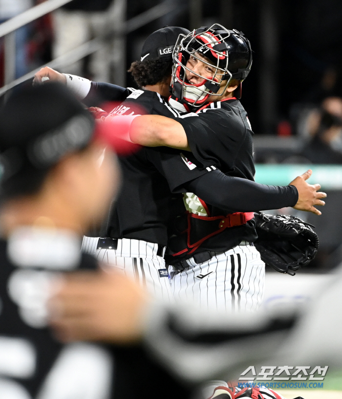 'The first starter made three consecutive saves in the semi-PO...' The game ended with 4 balls in 1% of situations. 'I'm so happy that words can't describe it.'