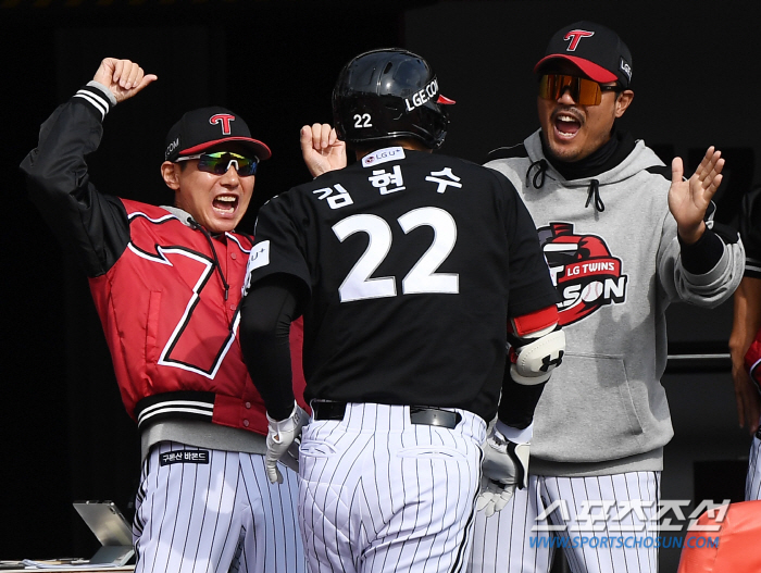 'Is Cuevas not working after 6 days off?' Kim Hyun-soo → Park Hae-min's back-to-back home run explosion 