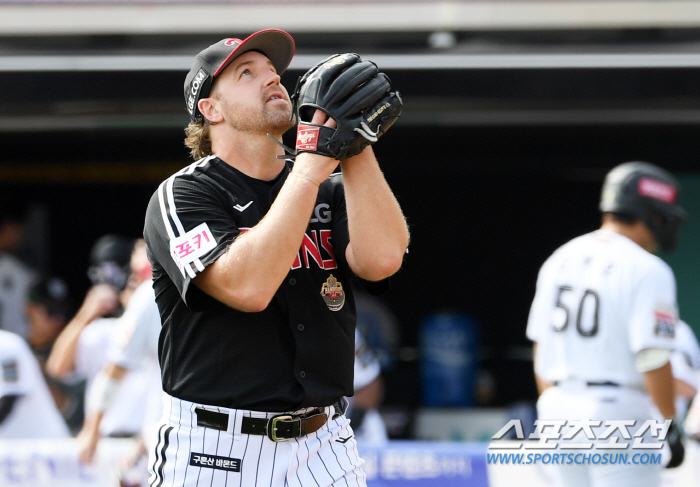 'It was a touching moment for a foreigner's team first, but...' He lost the first game with 87 pitches and 3 runs → The fighting spirit for three days off also went up in smoke. In Game 4, four runs in 3.1 innings and another loss 