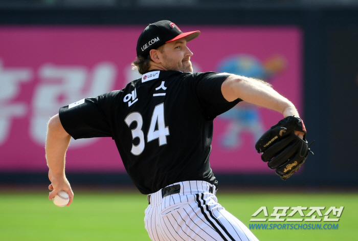 'It was a touching moment for a foreigner's team first, but...' He lost the first game with 87 pitches and 3 runs → The fighting spirit for three days off also went up in smoke. In Game 4, four runs in 3.1 innings and another loss 