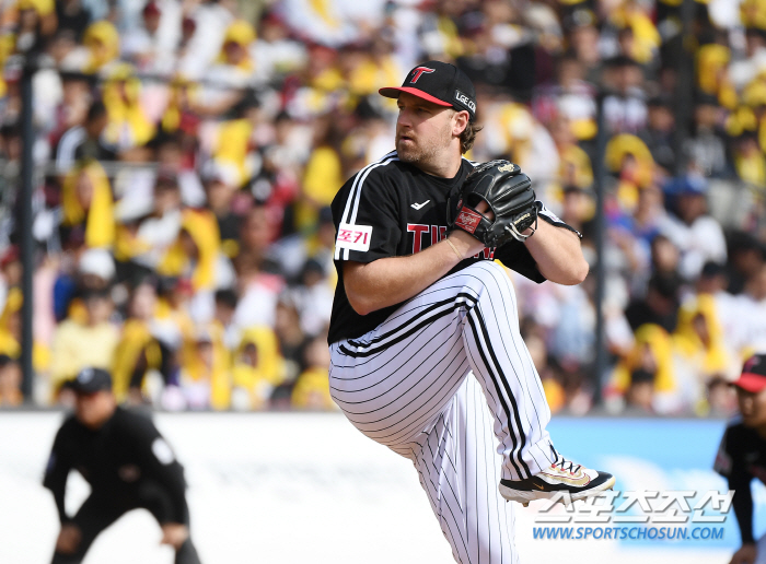 'It was a touching moment for a foreigner's team first, but...' He lost the first game with 87 pitches and 3 runs → The fighting spirit for three days off also went up in smoke. In Game 4, four runs in 3.1 innings and another loss 