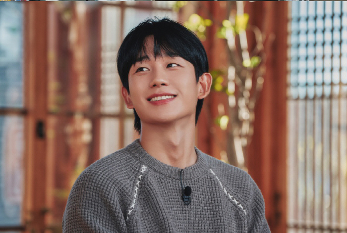 Jung Hae-in's shocking confession of 'Jeong So-min's romantic relationship'' Insomnia Panic Disorder was difficult due to malicious comments.' (You Quiz)