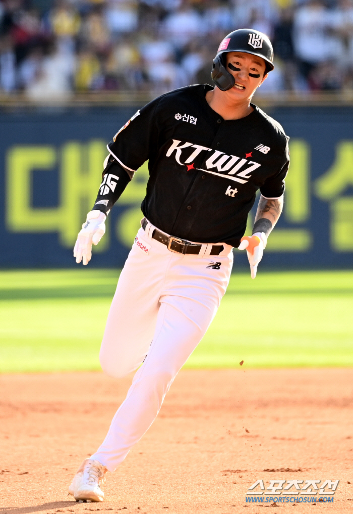 Kim Min-hyuk, who was excluded from Game 3 of 'Cold Body' and returned to Game 1...Second baseman is Oh Yoon-seok instead of Kim Sang-soo. 