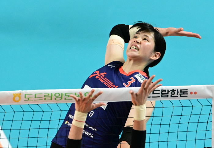 Striker at 1m69kg? 'Jump power  power. I'm confident.'Il volleyball is different from Korea's. 