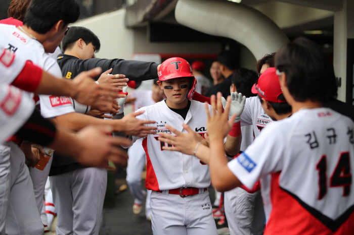 Two home runs were short, but from the first game, two-run shot 'Bang!'3Doyoung' is just right?