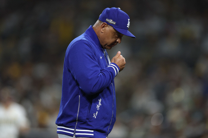 What should I do about the 'Autumn Dodgers' team that I wouldn't have known about? For the third year in a row, DS is on the brink of extortion...SD, one victory left