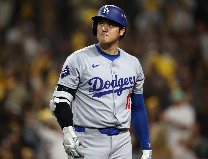 What should I do about the 'Autumn Dodgers' team that I wouldn't have known about? For the third year in a row, DS is on the brink of extortion...SD, one victory left