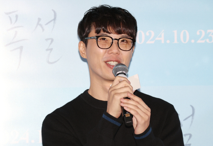 Director Yoon Yook-yoo is ready to appear in the world after five years of supplementary filming from 2019.'