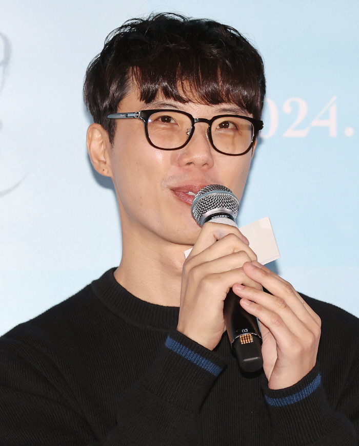 Director Yoon Yook-young 