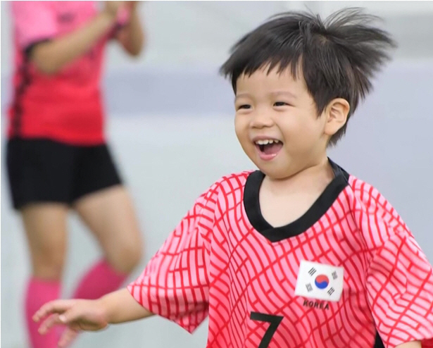 Jason ♥ Hong Hyun-hee's 子준 Jun Beom, a little shoot-dol was born..Energizer cutie (Sudol)