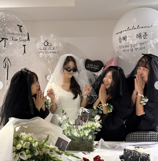 ''Kim Hae-joon ♥' Kim Seung-hye. Comedians have different loyalty...Gorgeous Bridal Shower 'Congratulations on your marriage ♡'