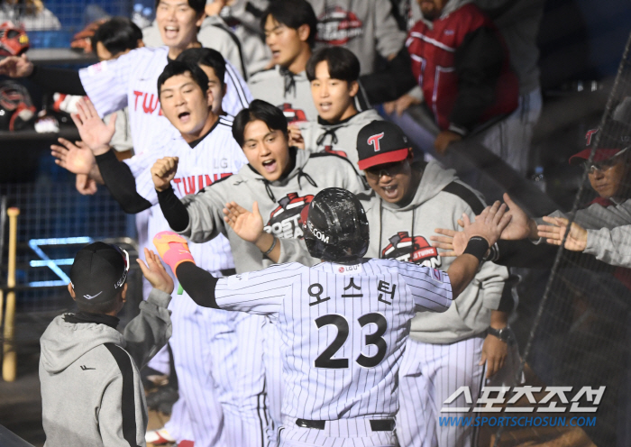 LG and Samsung will meet for the first time in 22 years since KS in 2002.' KT's rebellion ended with three starters Lim Chan-gyu, Son Joo-young, and Hernandez. LG won 4 to 1. 3 wins and 2 losses and advance to PO. 