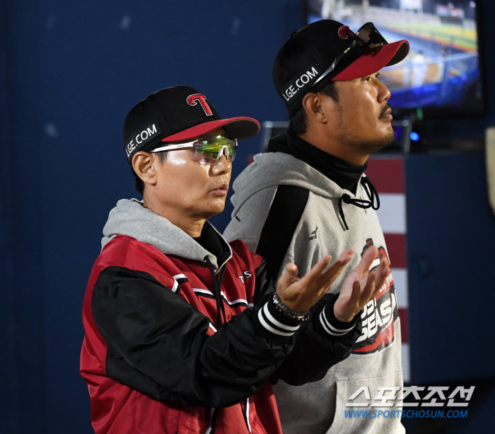 LG and Samsung will meet for the first time in 22 years since KS in 2002.' KT's rebellion ended with three starters Lim Chan-gyu, Son Joo-young, and Hernandez. LG won 4 to 1. 3 wins and 2 losses and advance to PO. 