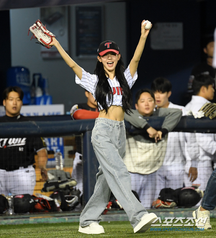  Girls Miyeon 'Excited first pitch '