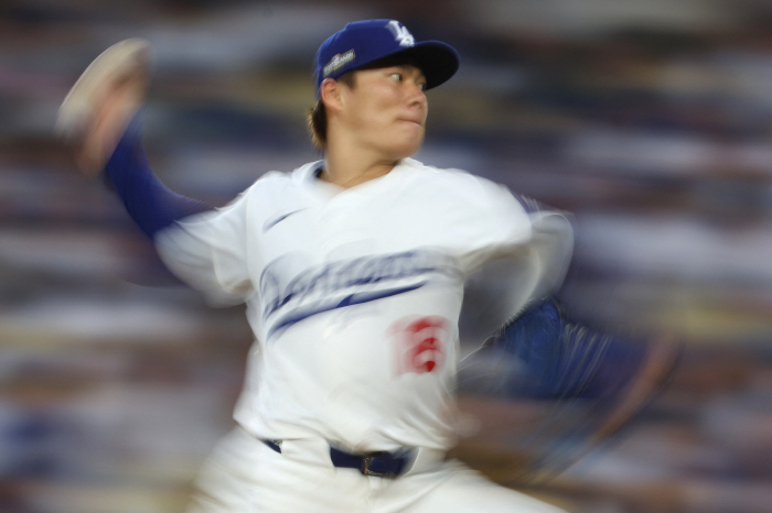 I didn't see Ohtani, but Yamamoto did it! Dodgers advance to NL Champions, New York M, come out...LAD 2-0 SD