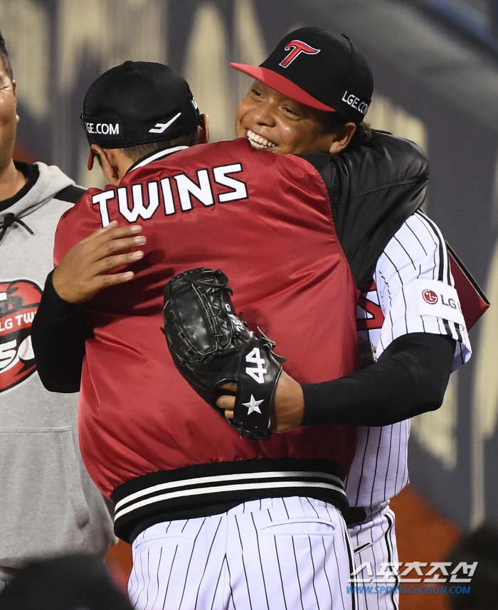 'If Hernandez didn't get sick...' the birth of 'El Dongwon' He pitched five games in seven days, 7.1 innings, 117 pitches in total. The coach and MVP were both MVP in their hearts. 