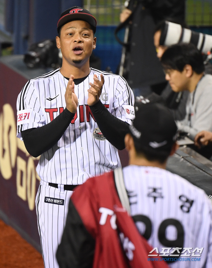 'If Hernandez didn't get sick...' the birth of 'El Dongwon' He pitched five games in seven days, 7.1 innings, 117 pitches in total. The coach and MVP were both MVP in their hearts. 