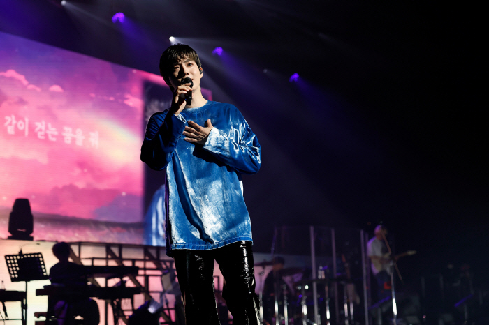 EXO's Suho's first solo concert, the daily tour, 'Let's continue to love each other forever'