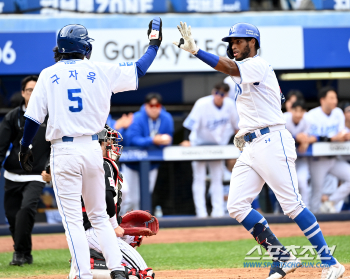 'How hot can the team that has been waiting for be like this?' Legend's exclamation, Samsung's 5th starter hit all the PO 5th in just the 5th inning..3 home runs and 11 hits 