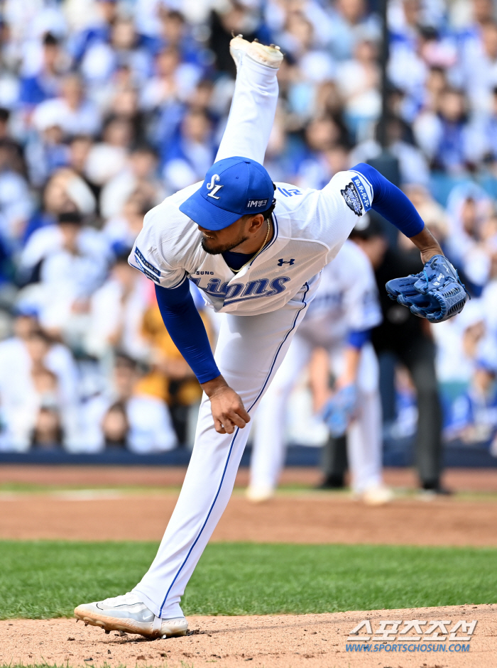 I left with applause...After much consideration, Reyes made a great success in starting the first game, allowing three runs (one earned) in 6.2 innings 