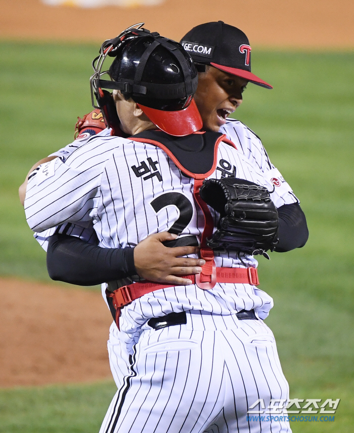 In the semi-PO 5 games, 117 pitches 'El Dongwon'PO, we'll finish... Can Jeon Kyung-gi play again? 'Of course. The team has to win.'