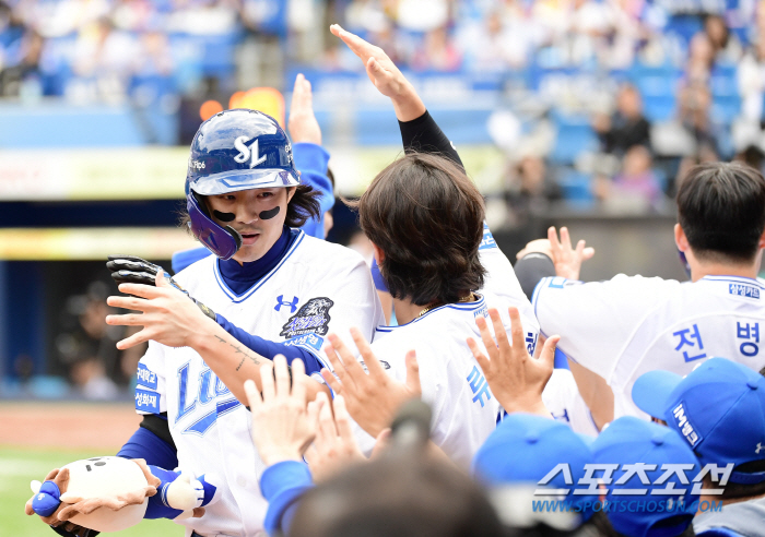 'Is it true that he scored three home runs, 14 hits, and 10 points on the first day after taking a two-week break.' Let's go to KS even if it's Eldorado.'  Samsung and LG won 10-4 with nine pitchers devastated. KS odds 75.8% 