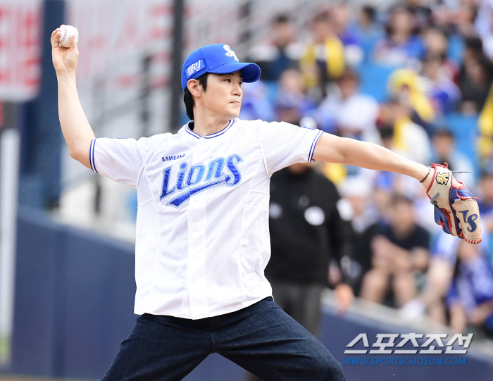 'Is it true that he scored three home runs, 14 hits, and 10 points on the first day after taking a two-week break.' Let's go to KS even if it's Eldorado.'  Samsung and LG won 10-4 with nine pitchers devastated. KS odds 75.8% 