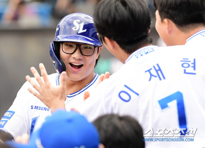 'Is it true that he scored three home runs, 14 hits, and 10 points on the first day after taking a two-week break.' Let's go to KS even if it's Eldorado.'  Samsung and LG won 10-4 with nine pitchers devastated. KS odds 75.8% 