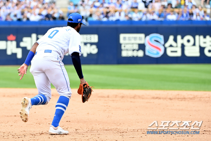 'Is it true that he scored three home runs, 14 hits, and 10 points on the first day after taking a two-week break.' Let's go to KS even if it's Eldorado.'  Samsung and LG won 10-4 with nine pitchers devastated. KS odds 75.8% 