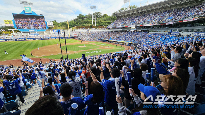 'Is it true that he scored three home runs, 14 hits, and 10 points on the first day after taking a two-week break.' Let's go to KS even if it's Eldorado.'  Samsung and LG won 10-4 with nine pitchers devastated. KS odds 75.8% 