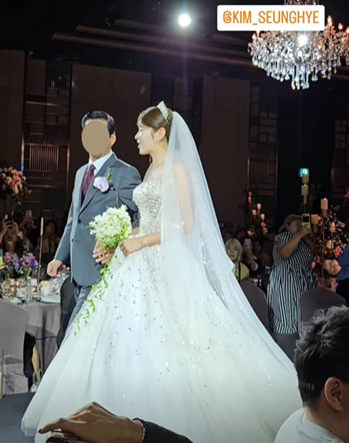 Kim Hae-joon ♥ Kim Seung-hye captured the wedding scene..럭셔리 웨딩드레스 자태 '우아 신부'