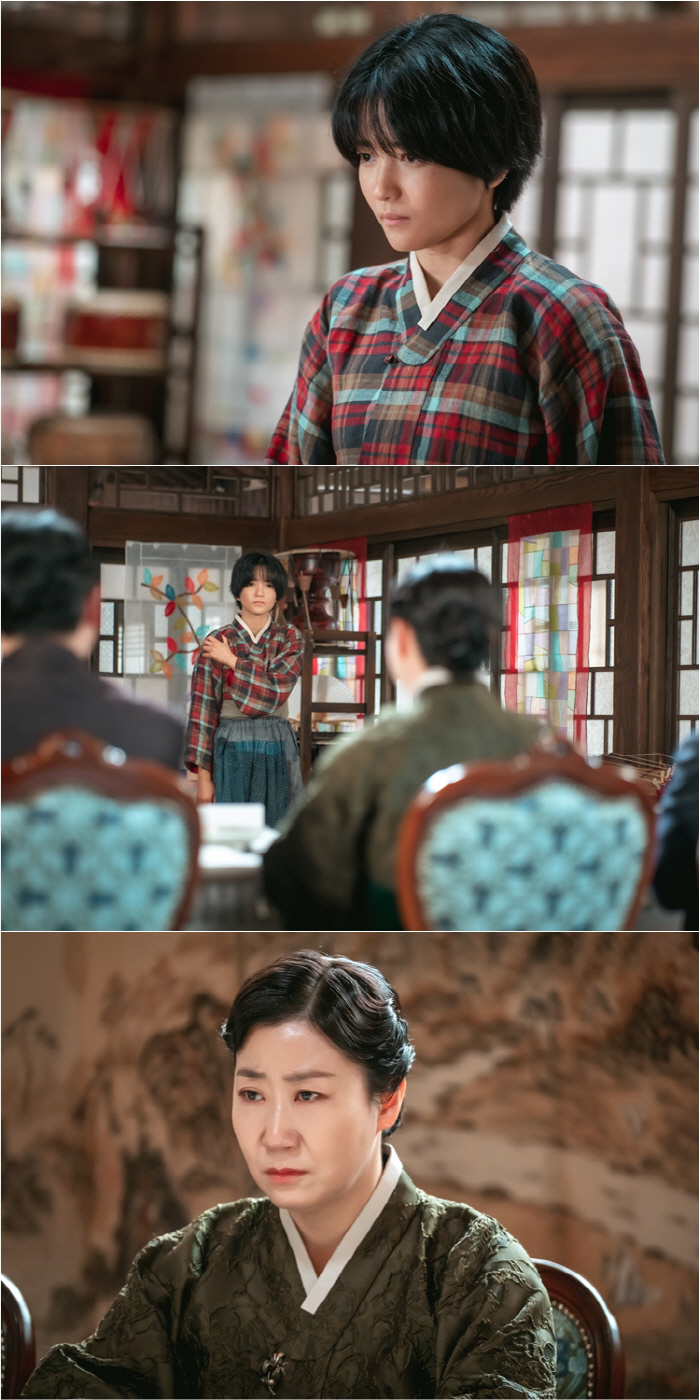 Kim Tae-ri is dead..He said, 'Confident'. Then, he was nervous with Ra Mi-ran's eyes