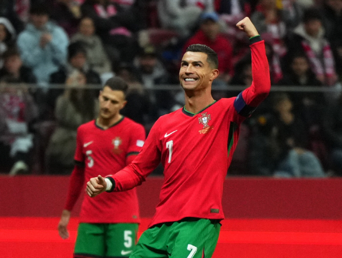 Ronaldo's score that won't stop, 133rd goal in 215th A-match! 906th goal in total...Portugal wins 3-1 over Poland