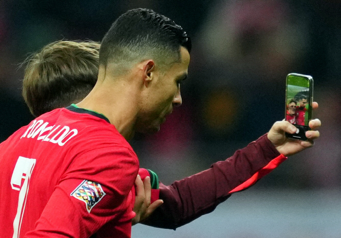 Ronaldo's score that won't stop, 133rd goal in 215th A-match! 906th goal in total...Portugal wins 3-1 over Poland