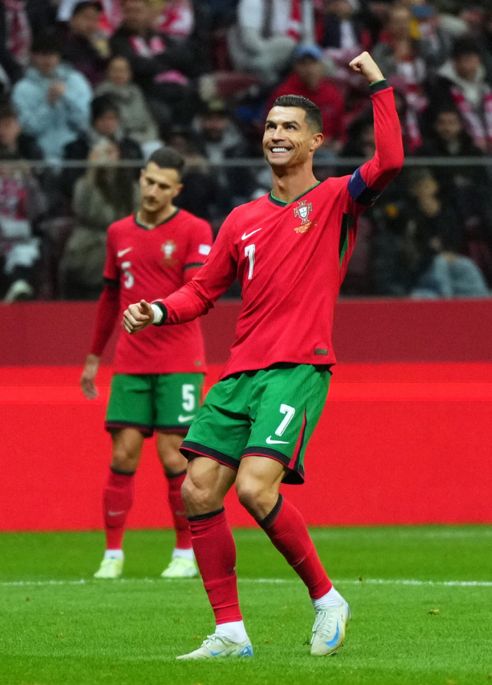 Ronaldo's score that won't stop, 133rd goal in 215th A-match! 906th goal in total...Portugal wins 3-1 over Poland