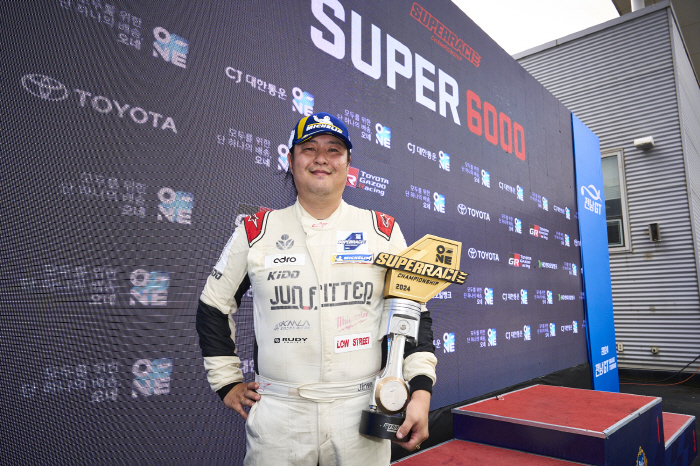 Veteran Hwang Jin-woo wins the 7th round of Super Race for the first time in more than 3 years