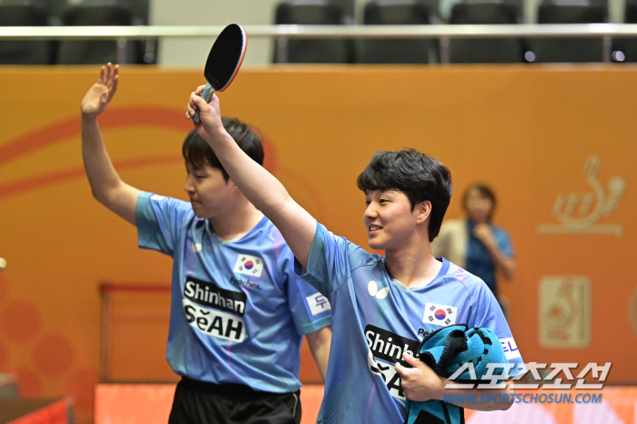 'Walkle Duo'Im Jong-hoon X Ahn Jae-hyun won the men's doubles at the 亞 Championship in 32 years!