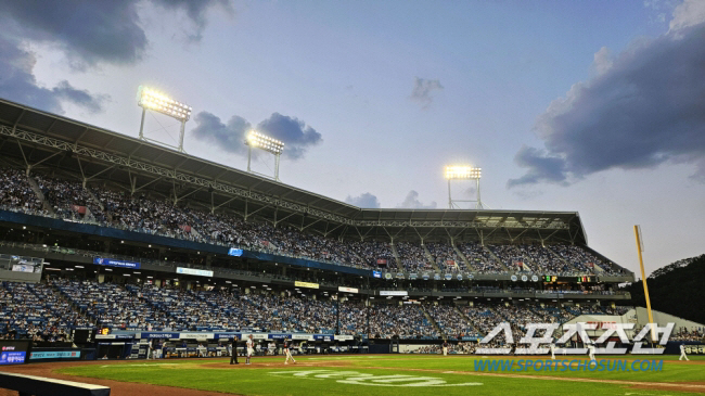 Who was the winner of the reservation war? Fall baseball meeting for the first time in 22 years, Samsung-LG Game 1 'Of course sold out' 