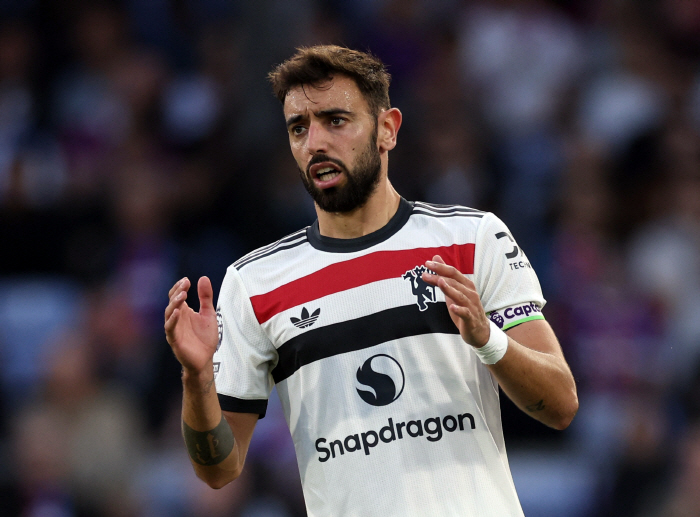 'Captain' Bruno Fernandes confesses angrily that he could have left Manchester United'