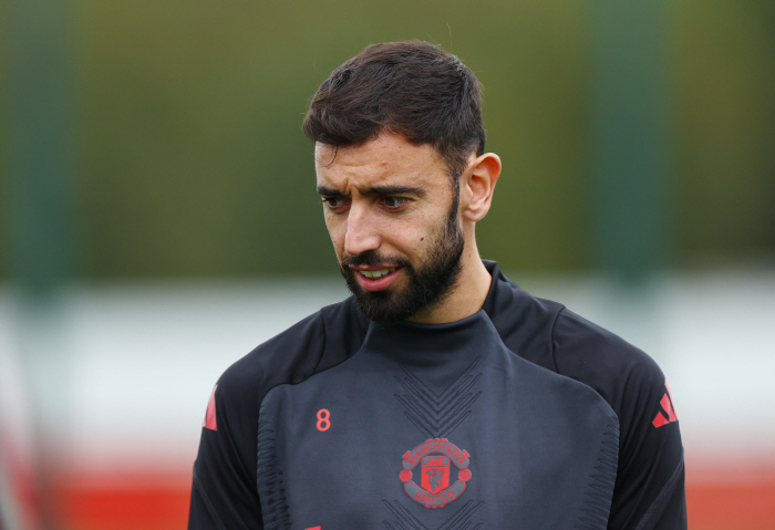 'Captain' Bruno Fernandes confesses angrily that he could have left Manchester United'