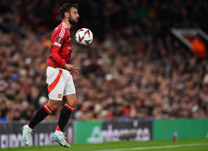 'Captain' Bruno Fernandes confesses angrily that he could have left Manchester United'