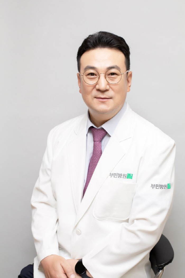 Ha Yong-chan, director of the Seoul Bumin Hospital, wins the Best Academic Award of the Korean Orthopedic Society of Sports Medicine