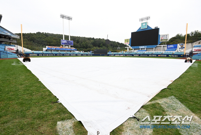 'It's raining in Rafak'The tarpaulin ground, what will happen to the second round of the LG-Samsung playoffs 