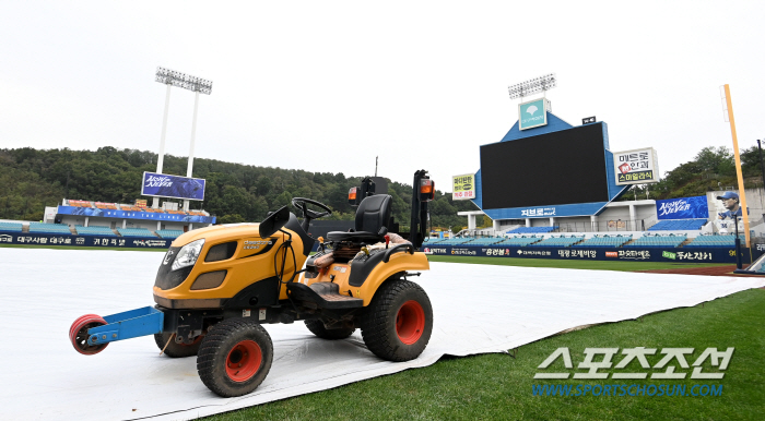 'It's raining in Rafak'The tarpaulin ground, what will happen to the second round of the LG-Samsung playoffs 