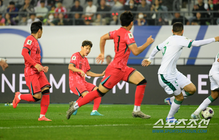 'Lee Jae-sung did it again,'Lee Myung-jae cross → header score completed'Korea 3-1 lead 中