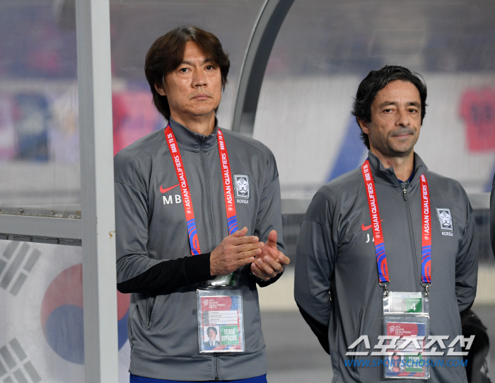 'Lee Jae-sung did it again,'Lee Myung-jae cross → header score completed'Korea 3-1 lead 中