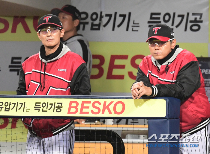 'The catcher can be sure' Autumn baseball is also bad news for LG, who is busy with checkswing → additional runs 